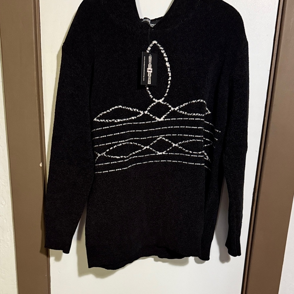 Chic Black and White Women's Hooded Sweater. Cute boot stitch pattern !!